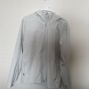Men’s Lululemon white/gray zip up jacket